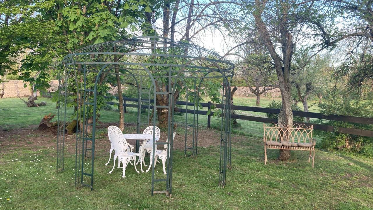 Chez Zoiseau Et Zoiseautte Bed & Breakfast Chassigny Bagian luar foto
